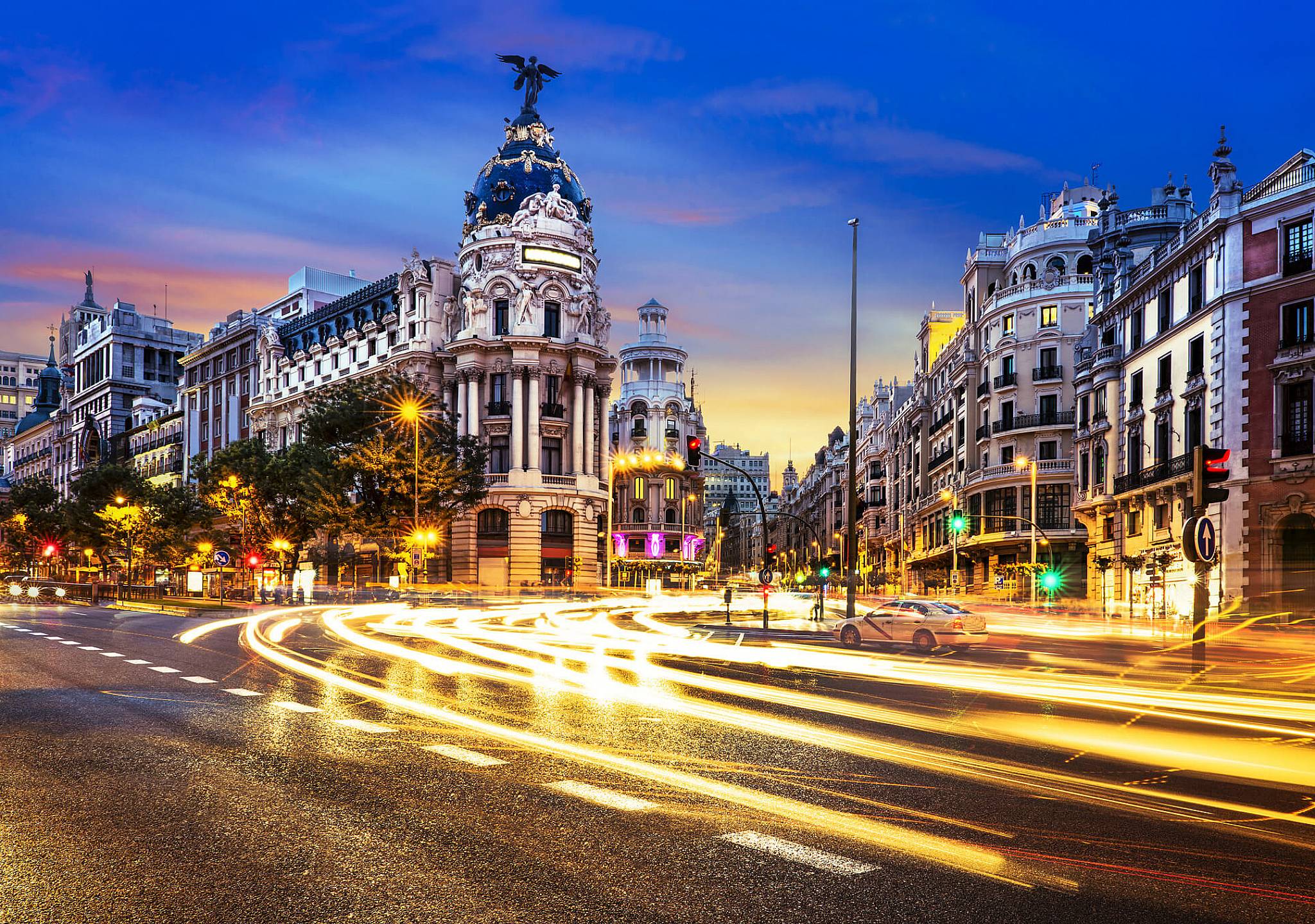 vista-calle-gran-via-noche-madrid-01.jpg